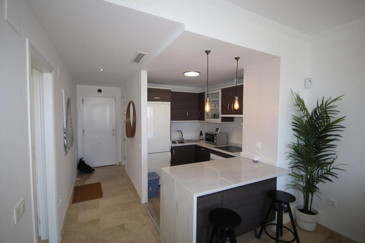 Small Oasis Nelson Mandela Apartment With Sea View, Two Bedrooms, Parking, Terrace And Pool Manilva Exterior photo