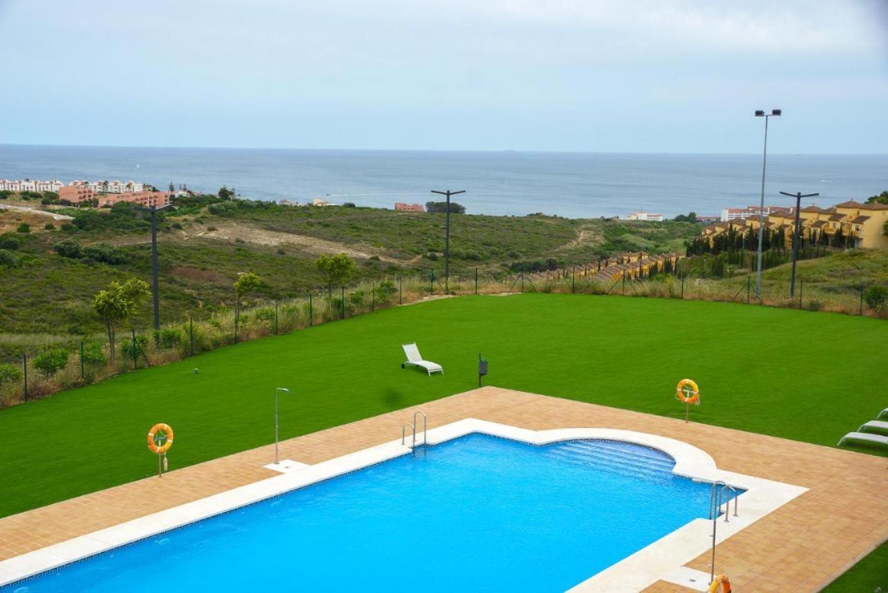 Small Oasis Nelson Mandela Apartment With Sea View, Two Bedrooms, Parking, Terrace And Pool Manilva Exterior photo