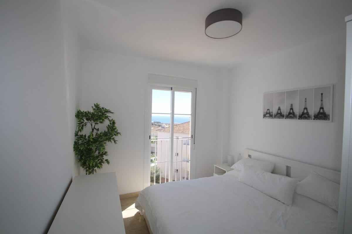 Small Oasis Nelson Mandela Apartment With Sea View, Two Bedrooms, Parking, Terrace And Pool Manilva Exterior photo