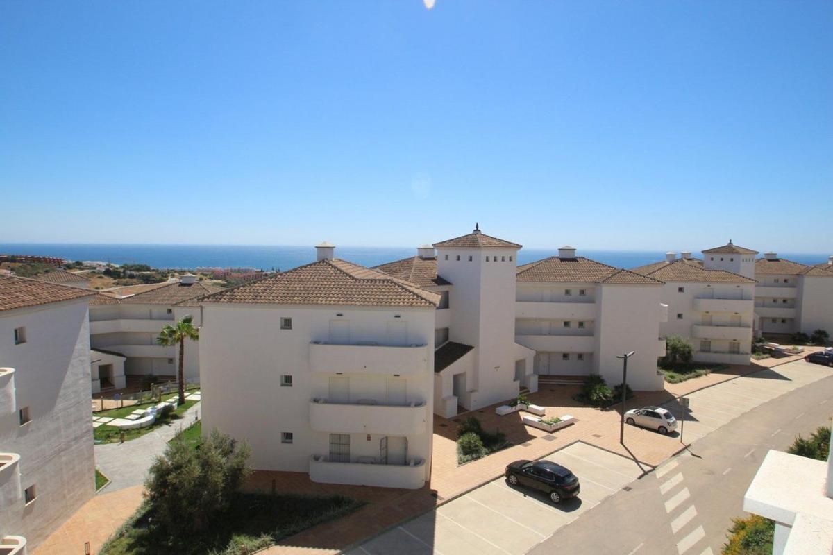 Small Oasis Nelson Mandela Apartment With Sea View, Two Bedrooms, Parking, Terrace And Pool Manilva Exterior photo